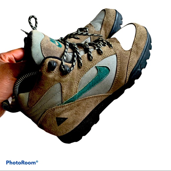 Nike Shoes - Vintage 90’s Nike Caldera hiking boots